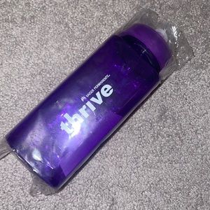NWT kaiser thrive brillant purple water bottle sealed